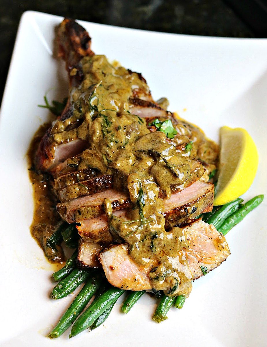 DrDavinahS's tweet photo. Keto Cast Iron Skillet Pork Chops w/ Creamy Mushroom &amp; Herb Sauce using @hatfieldmeats Premium Reserve Pork®! The meat comes pre-brined so they’re super easy for anyone to make &amp; TENDERRRR!🤤 The recipe is here 👉🏾 https://t.co/4T96JllBGO #ad #TastyTenderEveryTime #SimplyHatfield https://t.co/DKqGRa6ux6