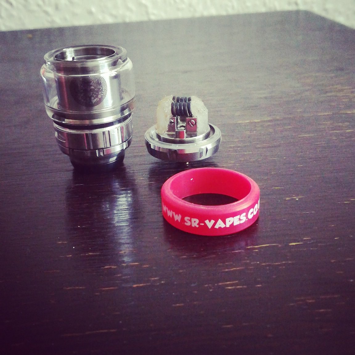 peasey85's tweet image. Tip for anyone has problems for a tight tank that won't unscrew... Put a rubber vape band at the bottom then it'll unscrew easily. 
#Vape #vaping #vapeproblems #Sorted