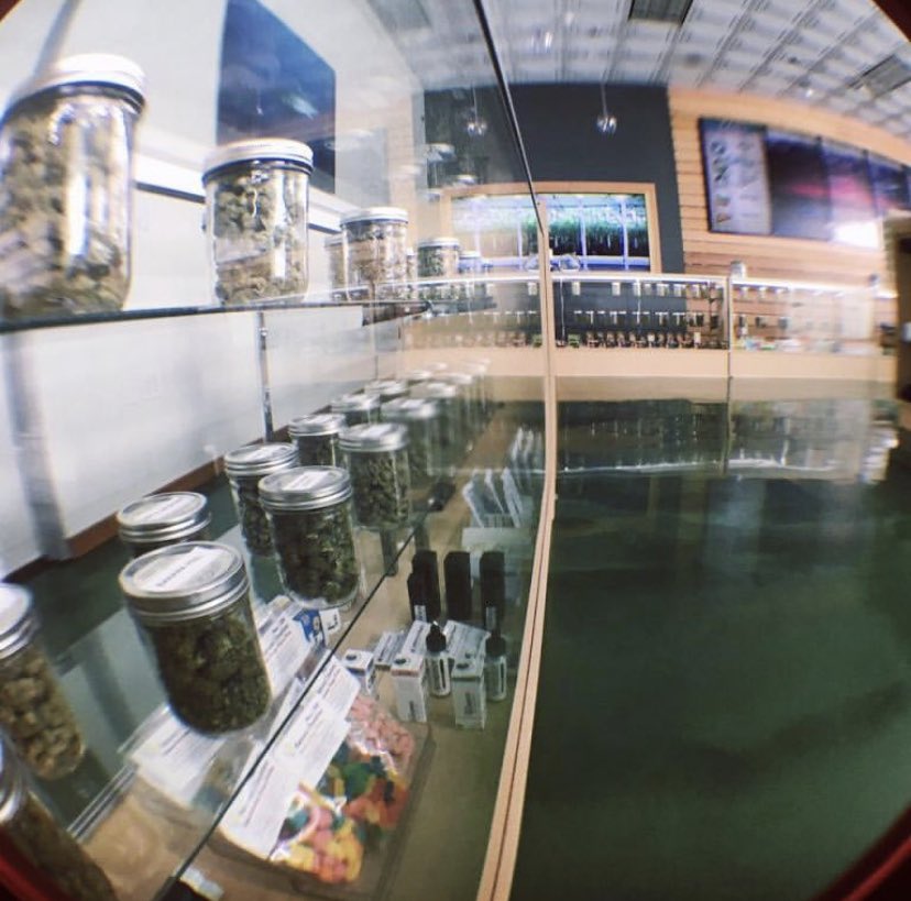 HerbanPlanet's tweet photo. #HerbanPlanet #DispensaryOfTheDay ✅ #ShowGrow 🍃 @SHOWGROW420 in #LosAngeles #California "ShowGrow LA is a premiere state and locally certified medical cannabis clinic, offering the most sophisticated experience possible to our patients.” 🌿 https://t.co/BH1i0Ubjgl 🔗 https://t.co/TqVAVXpEkd