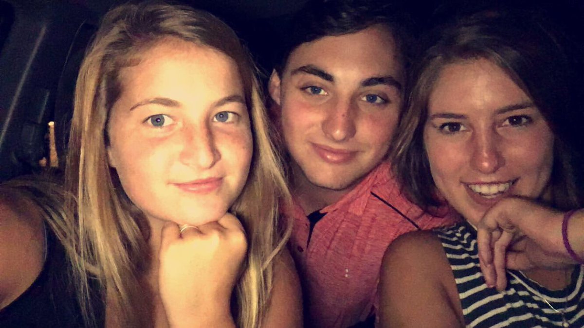 Hunter_z10's tweet photo. Happy birthday Anna!! If only you could have wanted another day we could have been buddies :/ Love you hope you have a good day❤️ https://t.co/yGCPbUbxwa