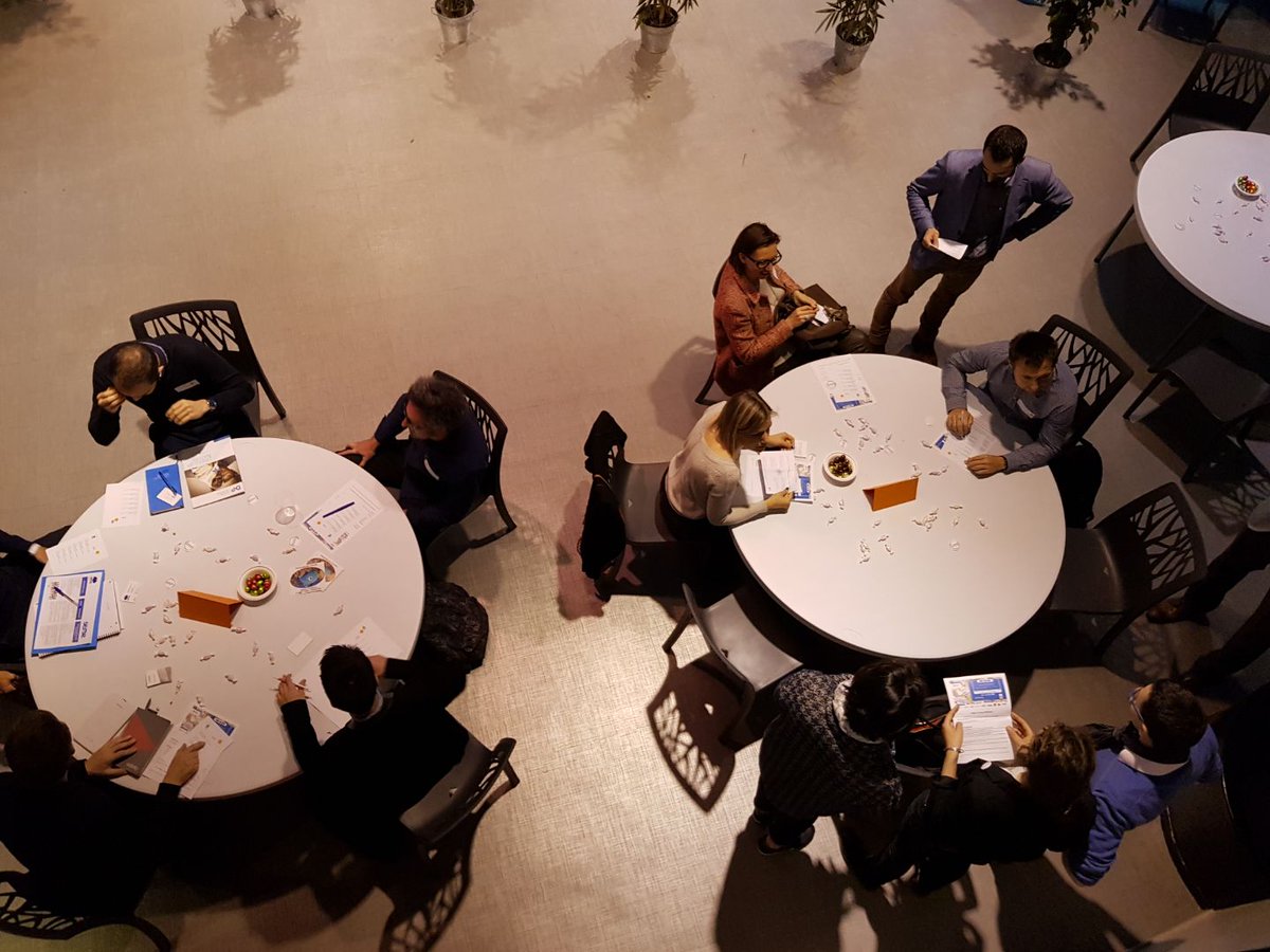 Digitaleague's tweet photo. #speedmeeting #interclusters #poles Soirée networking entre #adherents #CIW19 https://t.co/yn1fUxpGip