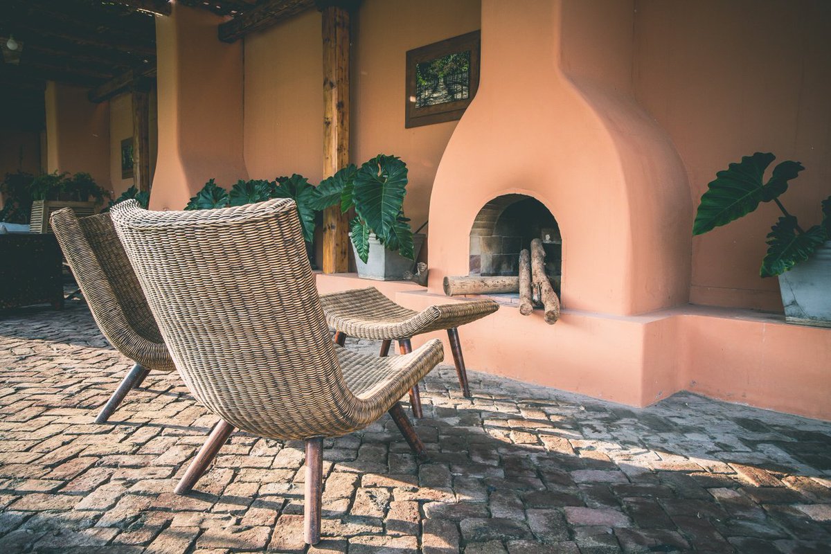 Cleanfireplace's tweet photo. With warmer weather inbound, itโll be the perfect time to entertain guests outside again before you know it. Start planning an upgrade to your outdoor entertainment space! #FireplaceInspiration #WarmThoughts (https://t.co/6Q0VpkGSvH) https://t.co/0n4ZeAWOQp