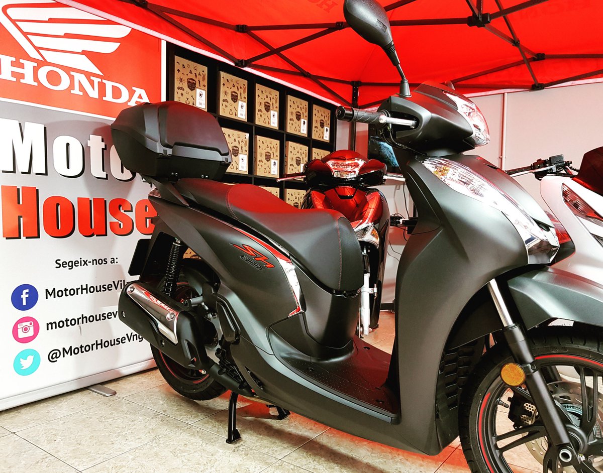 MotorHouseVng's tweet photo. Hoy entregamos otra SH300Sport!! Que la disfrutes mucho Celestino!! #MotorHouse #Honda #Vilanova #SH300 #scooter #motorcicle #vilanovailageltru #Catalunya https://t.co/o9Jca6Ls9l