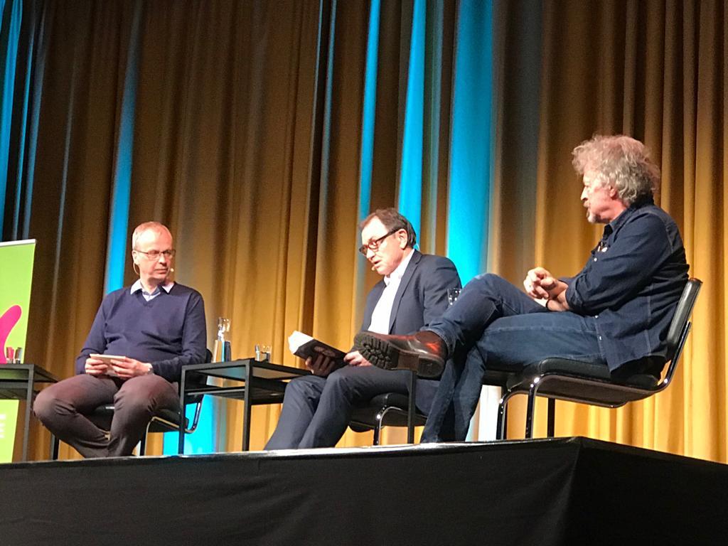 EwaldLienen's tweet photo. LitCologne 
Veranstaltung zur Veröffentlichung meiner Autobiografie 
„Ich war schon immer ein Rebell“
in der Mühlheimer Stadthalle 
Mit 1000 Zuschauern.
Moderator: Christoph Biermann 
Gast: Wolfgang Niedecken https://t.co/Lbo1XgFEfu