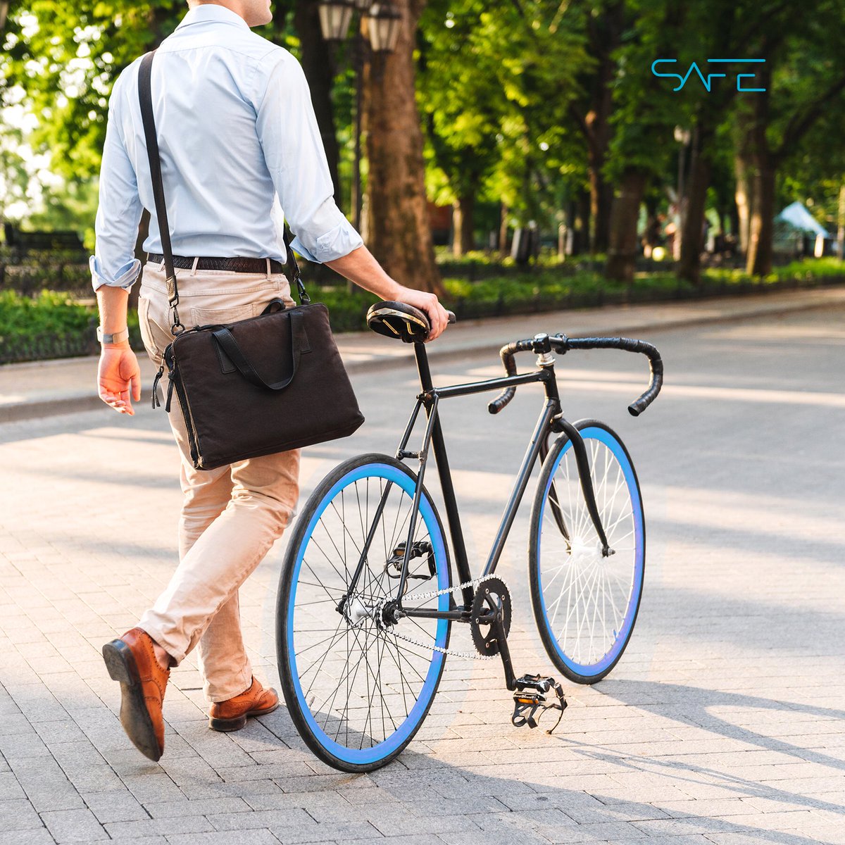 SafeMedicina's tweet photo. Optar pela bicicleta como meio de transporte é adotar um estilo saudável e barato.
Mas uma dica muito importante: O uso de equipamentos de segurança individual é indispensável para quem quer adotar a bicicleta como um meio de transporte.
#penseSafe #pensesegurança https://t.co/HVQ3GSve6R
