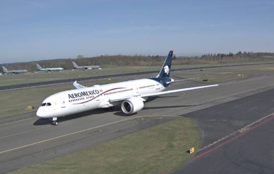 AirportWebcams's tweet photo. LIVE: The 9th of 14 Boeing 787-9 for @Aeromexico N128AM is on a test flight out of Everett. Delivery is due next Monday, its first new 787 since May 2018. https://t.co/CXiqZbCOUt
Track as #BOE2: https://t.co/0RMInpqNYC
#avgeek https://t.co/1kp0waQU7f