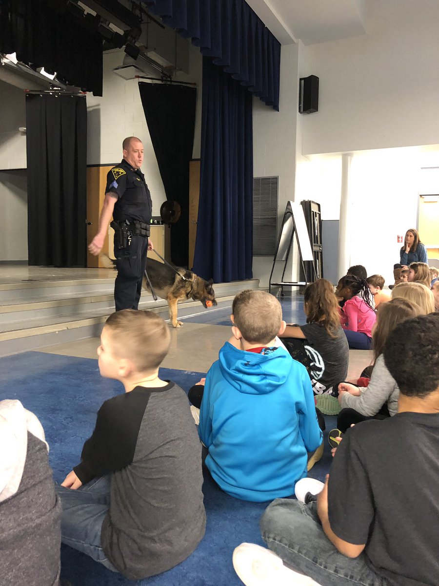 ShawTweeters's tweet photo. Thank you, Sgt. Edwards for coming to teach us about the K9 program. We loved meeting Valor! 💙 @cvscsd @monroesheriffny @SpencerportCSD @colleenwiggs @kmarsh2914 @beckylo_88 https://t.co/Zo6nm5XPbr