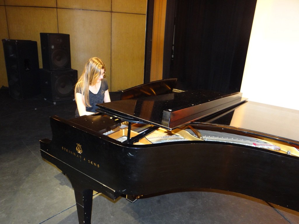 InformaSecult's tweet photo. Professora de Piano e teoria musical desde 2013, Luciana Carolina Faria recebeu, após defender sua tese de pesquisa, o título de Doutora em Tecnologias da Inteligência e Design Digital pela PUC – Pontifícia Universidade Católica SP.
Saiba mais em: https://t.co/txa2tskMTz https://t.co/hckmombsdj