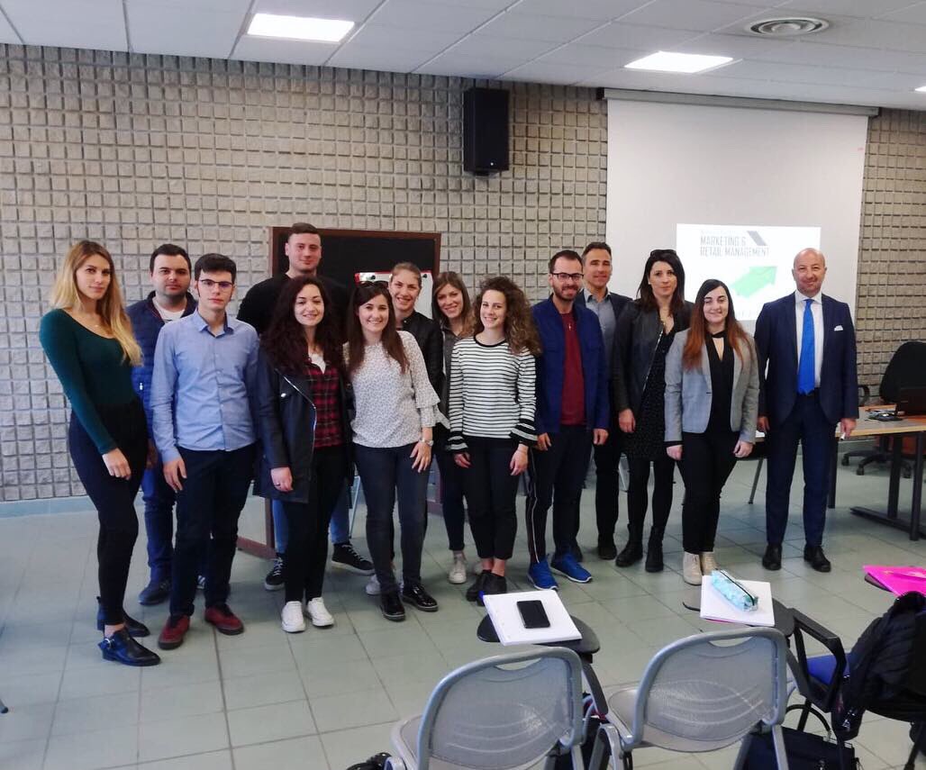 marklab2015's tweet photo. Lezione inaugurale della VII Edizione del Master in Marketing e Retail Management!
#mastermrm #mrm7 #marketing #retail #marklab #unicas https://t.co/fhDpTNgRnR