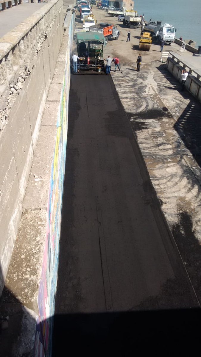 PabloGSimoni's tweet photo. #BuenLunes Equipos de @VialyAlumMGP trabajan en la renovación y restauración de asfalto en la zona de la Escollera Sur, colaboramos con el Consorcio Portuario luego de los trabajos realizados para
su mantenimiento y dejar en condiciones uno de las visuales turísticas de la ciudad https://t.co/ZoAlduS24H