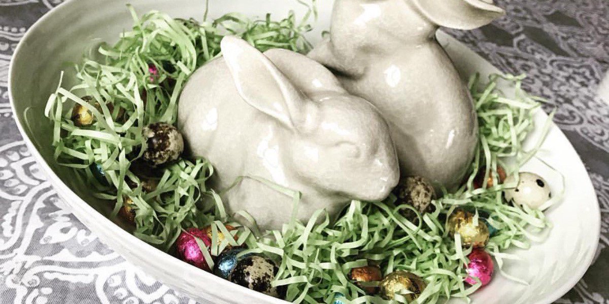 PortmeirionGrp's tweet photo. No fooling...this is a #SophieConranforPortmeirion bowl decked out for #Easter. Very creative kathryn.delaney, thank you 💕🐰🌺
Shop the collection https://t.co/X9ednsdMfU  #sophieconran #springtablescape #entertaining #bunnies #easterdecor #bringonthebunnylove https://t.co/RPab6owM2p