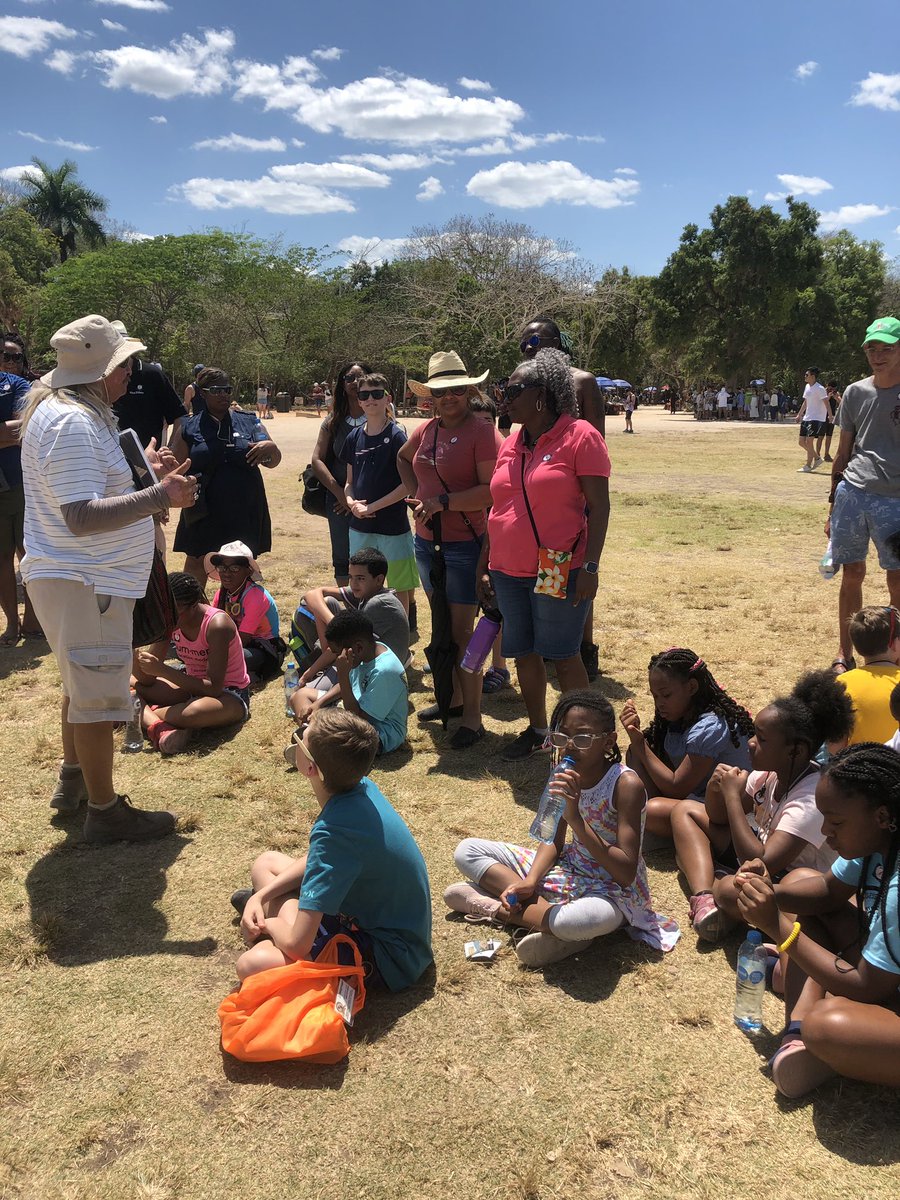 ccharmaine08's tweet photo. A history lesson at one of the Seven Wonders of the World...#bpa #bpafamily #bpagoesabroad  @APSWorldLang @IBatBPA @AsiaaKarriem @dwhiteatlanta @apsupdate @TraceyNance @PrincessWhatley https://t.co/fjnhUvogYT