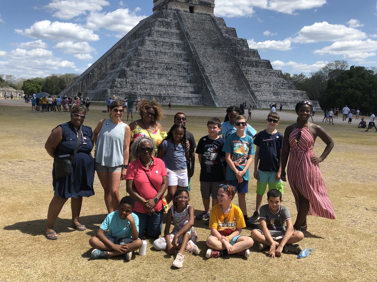ccharmaine08's tweet photo. A history lesson at one of the Seven Wonders of the World...#bpa #bpafamily #bpagoesabroad  @APSWorldLang @IBatBPA @AsiaaKarriem @dwhiteatlanta @apsupdate @TraceyNance @PrincessWhatley https://t.co/fjnhUvogYT