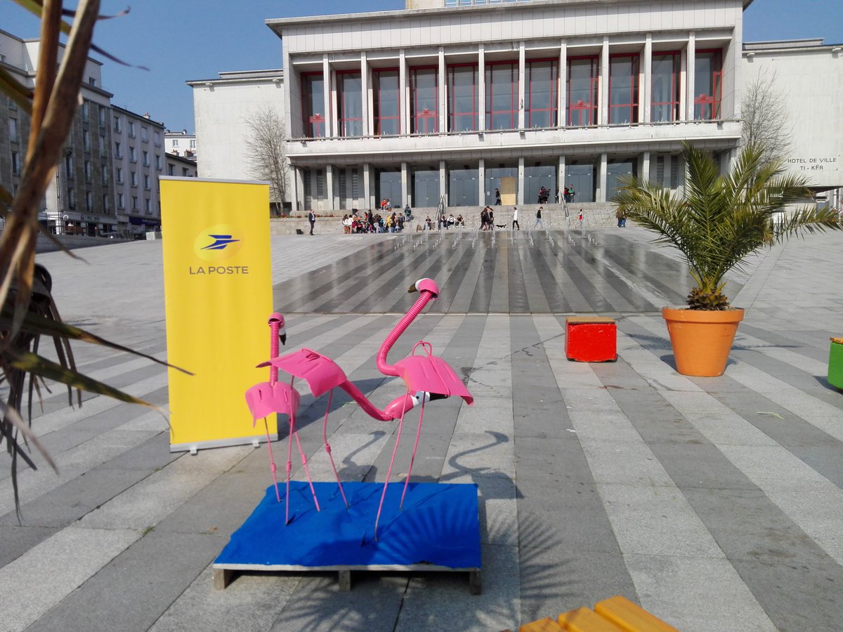 helene_loyer's tweet photo. Ça y est ! @GroupeLaPoste vous attend place de la liberté à la @SEDDBREST . Au programme, conférence,quizz...on vous attend sur notre stand ! https://t.co/Z4WLZd3cKd