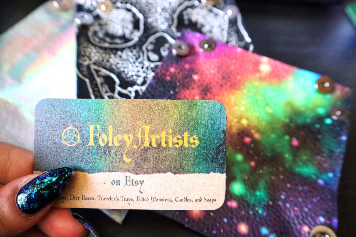 GloryHoundd's tweet image. I got these freaking HOT 🔥 dice trays at @arizonagamefair ! They’re by Foley Artists on Etsy ❤️ They even have little dry erase boards on the back😱 
#diceaddict #rollingwithstyle #IBetYouWishYourDiceTrayWasHotLikeMine