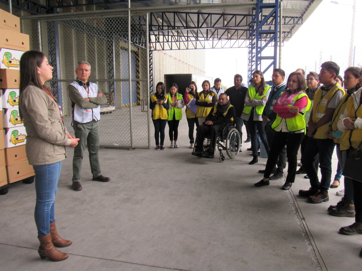 RenataMorenoEC's tweet photo. Felicitaciones a Rubén Salazar, Gerente Corporativo de @CorpFavoritaEc y a todo su equipo por su compromiso con la ciudad, con sus trabajadores y familias. Excelente experiencia, esperamos que otras empresas repliquen sus buenas prácticas de responsabilidad. #VisitaRSE @RSQuito https://t.co/NXleSK3BJa