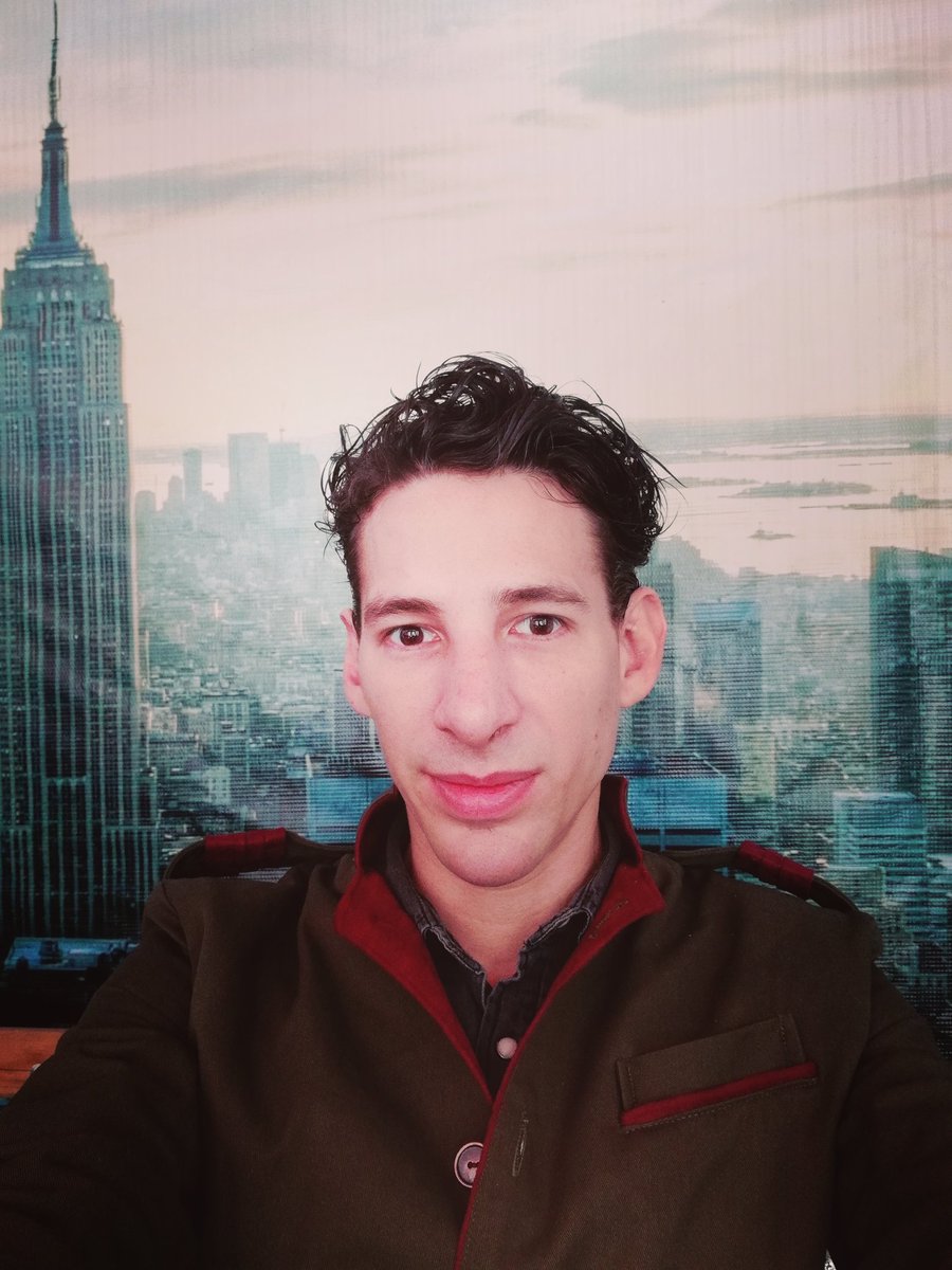 NetoSiller's tweet photo. A punto de empezar la entrevista acerca de @unaputacritica de @MicroTeatroMex en #enredatedigital No se la pierdan 11 am #ernestosiller #actor #actorslife https://t.co/ik3UCA4RdR