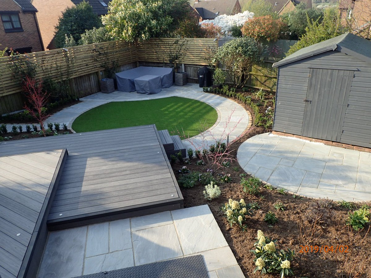fowle_peter's tweet photo. Project we built in Warfield lovely design to work from varied mix of materials excellent lighting scheme, and a great planting scheme by the designer = happy clients 👌👌
@The_APL @CountrySupplie @Namgrass @ShortsGroup https://t.co/6BKzKQNdwW