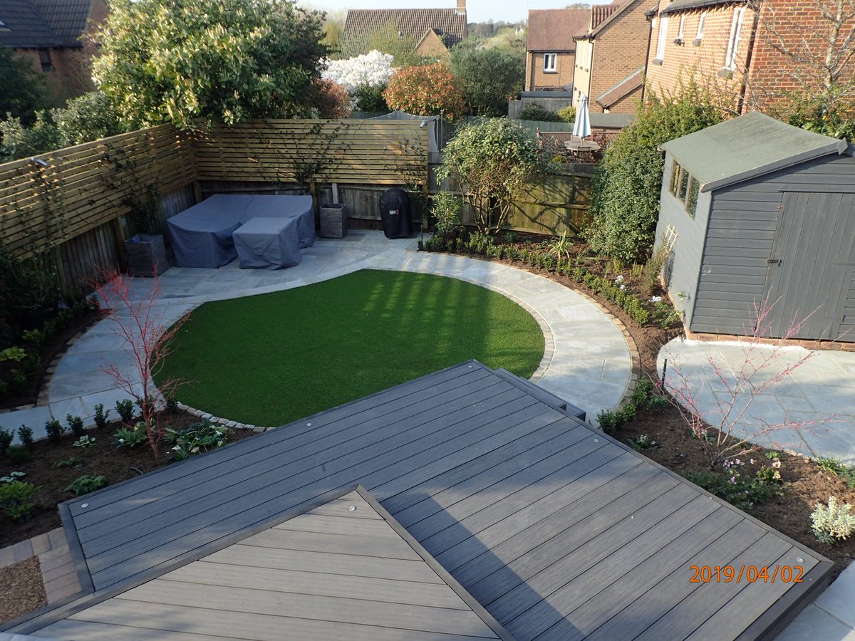 fowle_peter's tweet photo. Project we built in Warfield lovely design to work from varied mix of materials excellent lighting scheme, and a great planting scheme by the designer = happy clients 👌👌
@The_APL @CountrySupplie @Namgrass @ShortsGroup https://t.co/6BKzKQNdwW