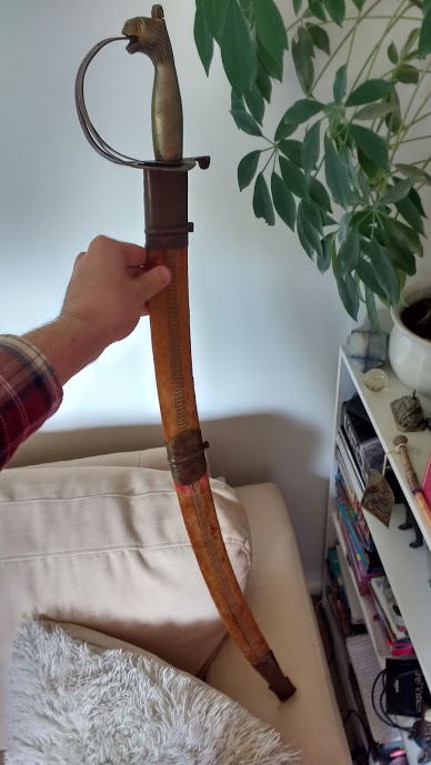 AlexBaxterScot1's tweet photo. Question for my #WritingCommunity / #iamwriting comrades who #writefantasy ! How many authors who write for sword scenes actually own one? Let me tell you, a year with Ex-Calibre here teaches me they are deceptively heavy! https://t.co/rBaexPzsck