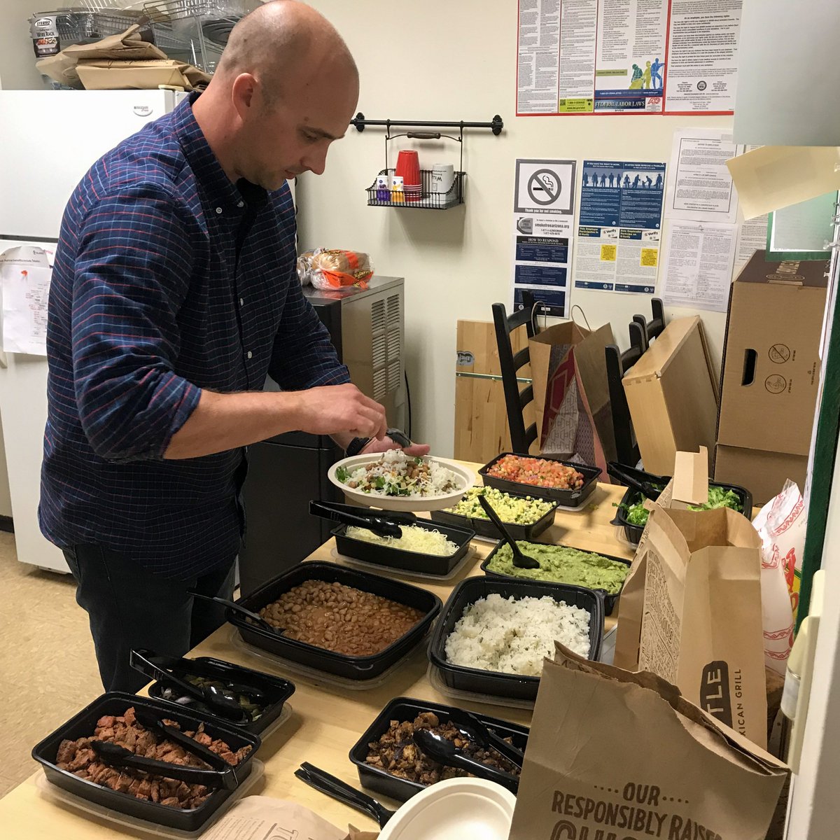 Willis_Engineer's tweet photo. So this is Ty. According to one of Ty's esteemed colleagues, Ty loves sandwiches, enjoys watching and playing baseball, and cherishes the heck out of his brand new little boy. Hey Ty, you're our guy! And Happy Birthday from WEI! 🎂🎈🎊 https://t.co/6fiIqR1fxR