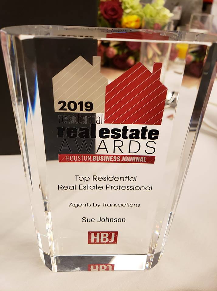 suemakeithappen's tweet photo. Boom! Another fabulous award for the books!
#topproducer #toptransactions #HBJ #galvestonrealestate #beachhomes #lindasivy #HBJawards #heritagetexasproperties https://t.co/FVvlpM0Vgj