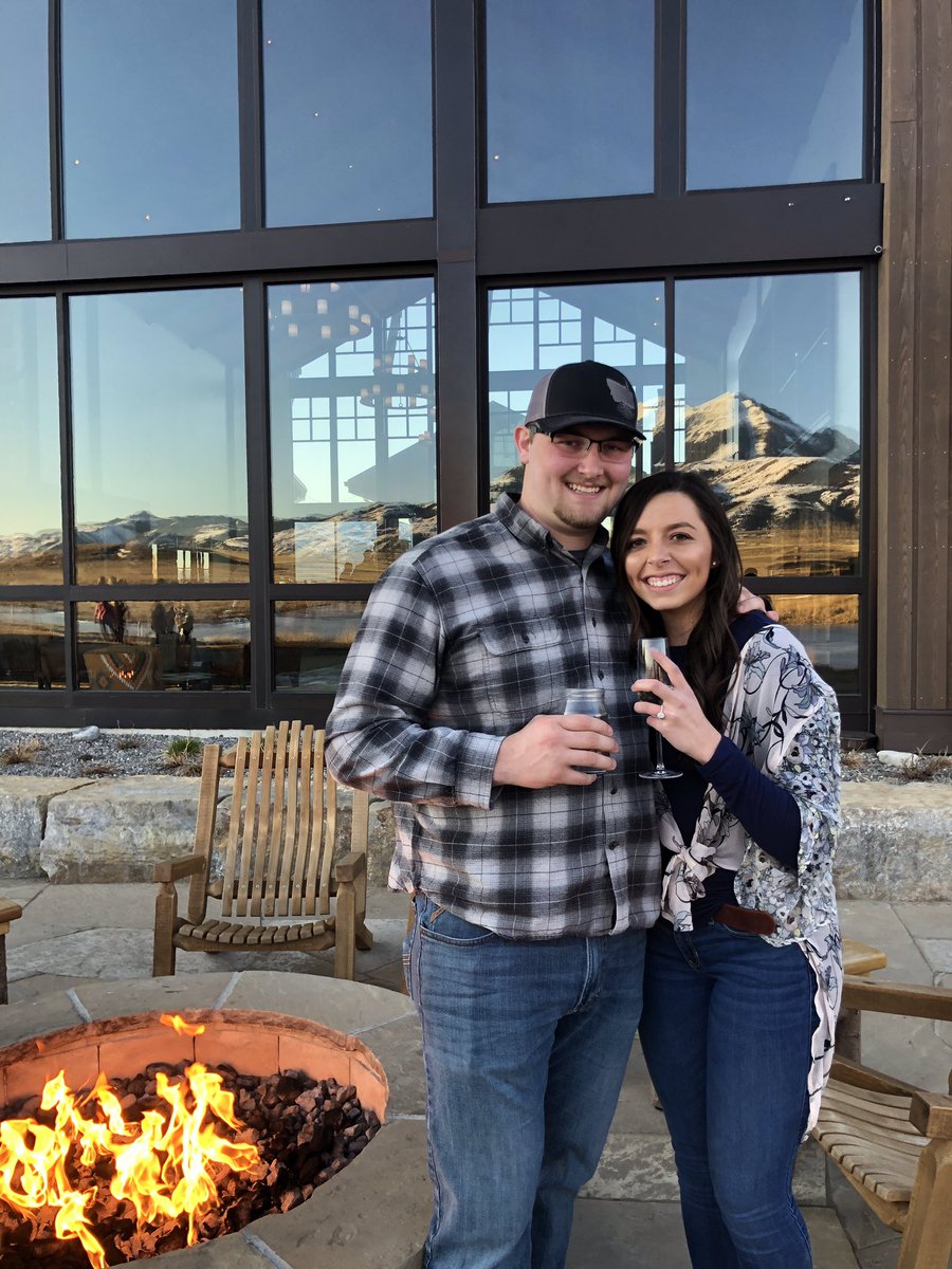 _haileypeterson's tweet image. What a weekend. 💍🏔 huge thank you to everyone who made our day so special! 💛 feeling very very blessed. ✨✨