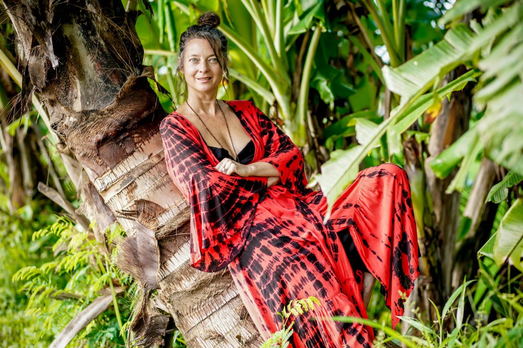 Are You In The Closet Too? blog.amyrachelle.com/2019/04/02/are…