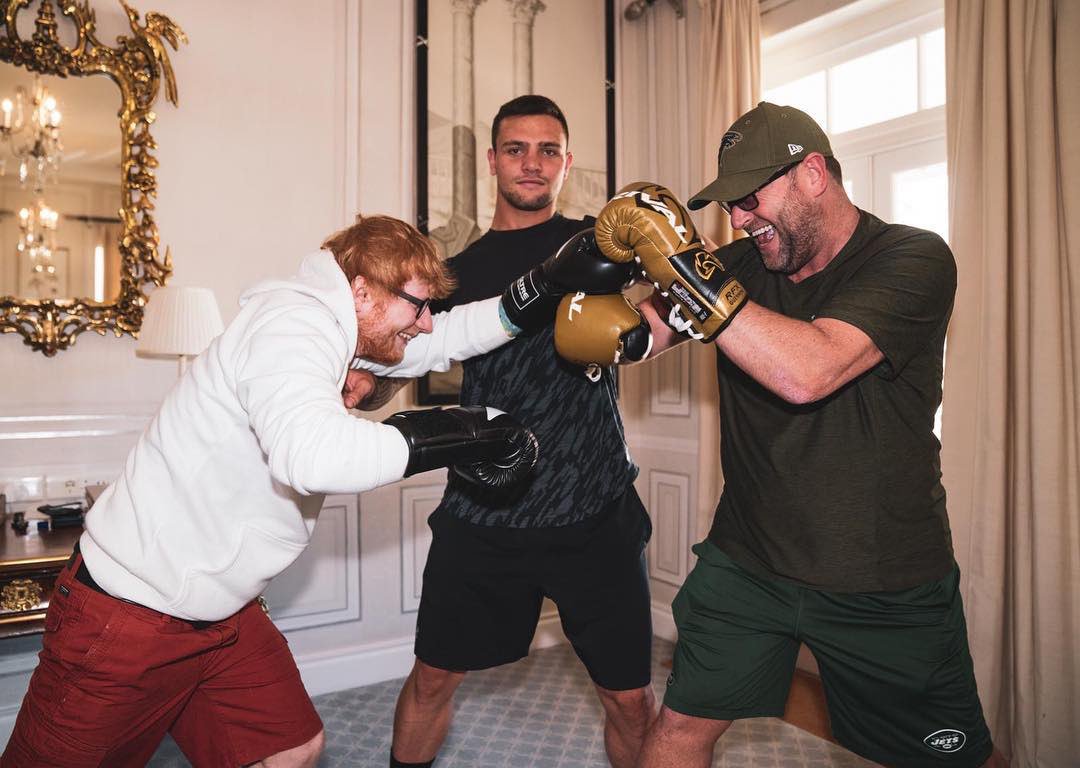 EdSheeran_EU's tweet photo. ๐ธ securitykev: Kev Jr trying to keep us apart but our love is too strong for that to happen #notaplayfight #theglovesarefistprotection #youheard #fisting #lolnotreally #aprilfools #canonlyfitathumbin #imthedaddy https://t.co/YJ16DcTBHT