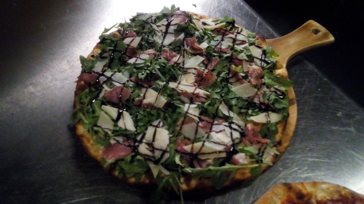 TonyLipsRest's tweet image. Did someone say pizza? Enjoy a pie at Tony Lip's! #pizza #franklinlakes #bergencounty #GreenBook #GreenBookMovie #tonylips