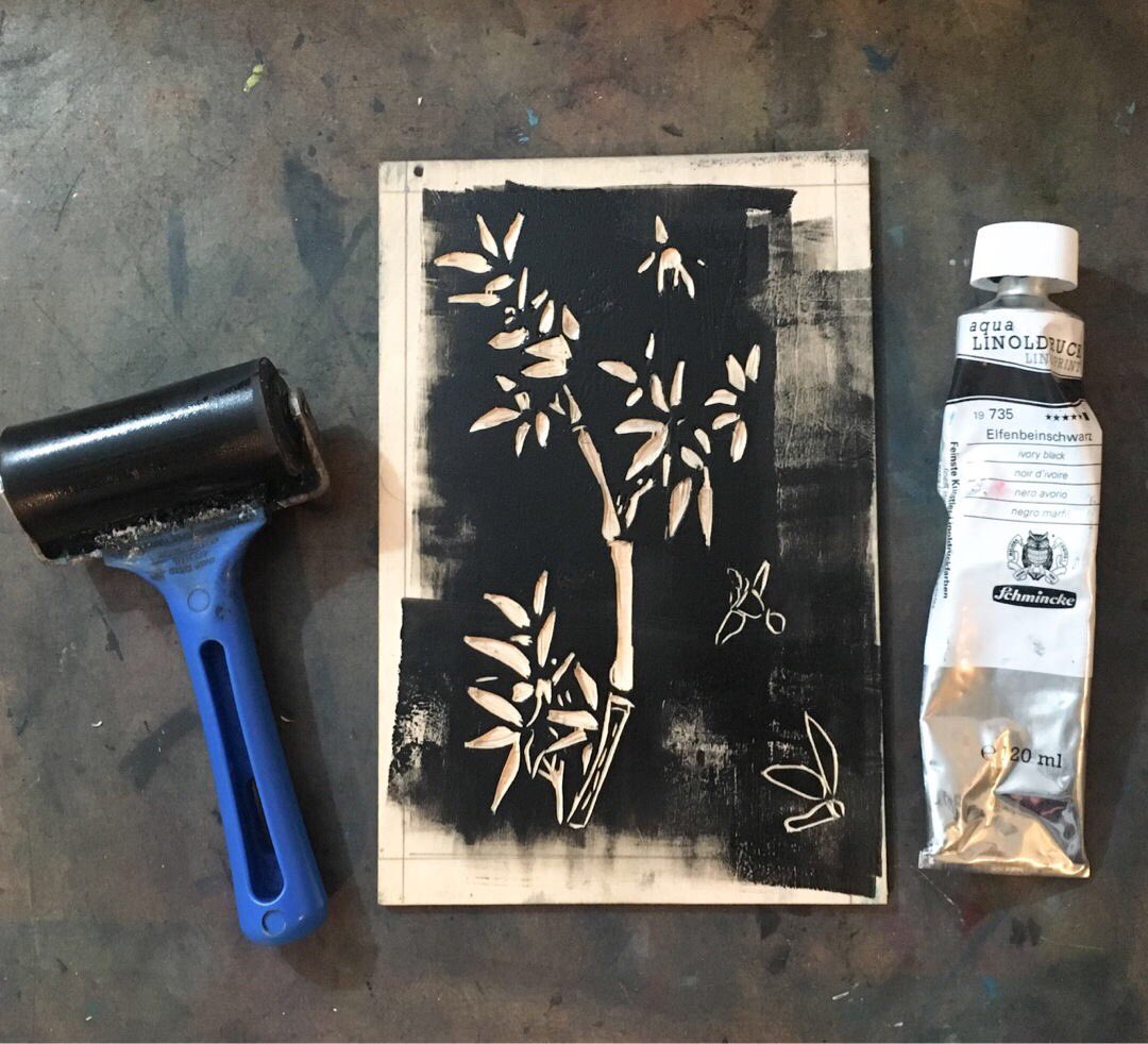 weebluepress's tweet photo. After a long period making tiny linocuts l’m drawn again to wood.
This is the 3rd rest print I’m still playing with colour and bird position. #woodcut #woodcutart #justprintmaking #inkonblock #floralart #illustration #scottishborders https://t.co/jS4CS3ng5V