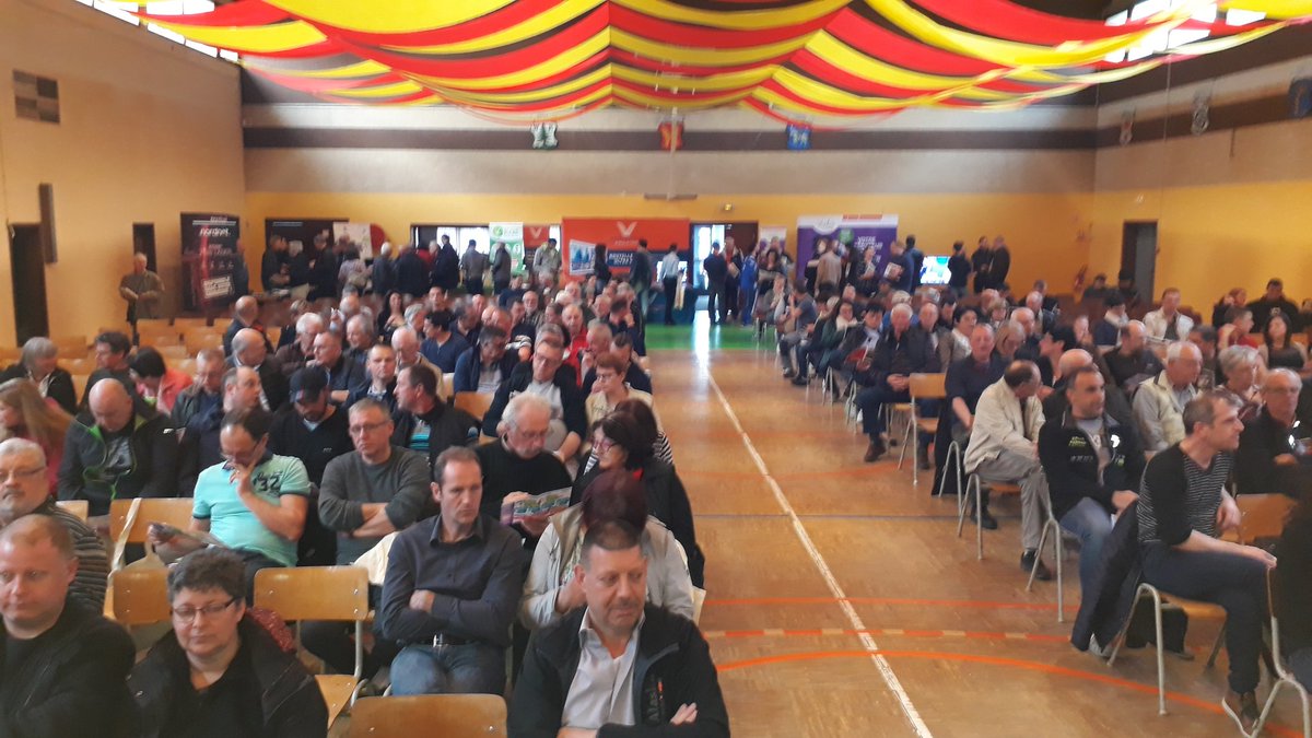 Foerste70070982's tweet photo. #THD #fibreoptique
Ce lundi 1er avril (🐠), réunion pour les habitants de #Bouxwiller #Bettlach #Oltingue #Roppentzwiller #Werentzhouse #Linsdorf #Fislis dans le Haut-Rhin. Près de 360 personnes avec @wendlingerlaure #SabineDrexler @regiongrandest @lafibreenalsace   @hautrhin https://t.co/30PyThz912
