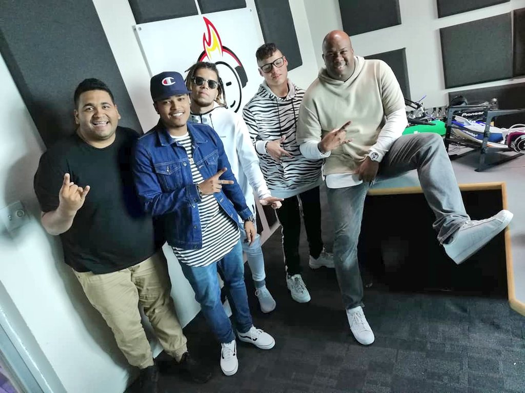 CalienteRadioPa's tweet photo. PIDE #LaPatrona de @roaztermusica @javighan @byonerose en el #TopMorningShow 🔥💪🏻😎🎶 #PasalaBien #Panama #reggaeton @luchitowilliams @djpointbreaker @youngluigui @theafrojam https://t.co/SldlyIT0Ob