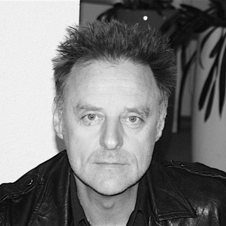 [NOS INTERVENANTS AU POINT COM] 

👉 Didier Chauvin (<a href="/D_ChauvinBZH/">🎸😎 Larry Tournell 🔻☯️</a>) est sociologue de la communication et des organisations, maître de conférences et responsable du <a href="/MasterComTerrR2/">Master Com’Terr</a> à <a href="/UnivRennes_2/">Université Rennes 2</a>.

💡Il nous éclairera avec son expertise sur ce nvx phénomène des influenceurs.