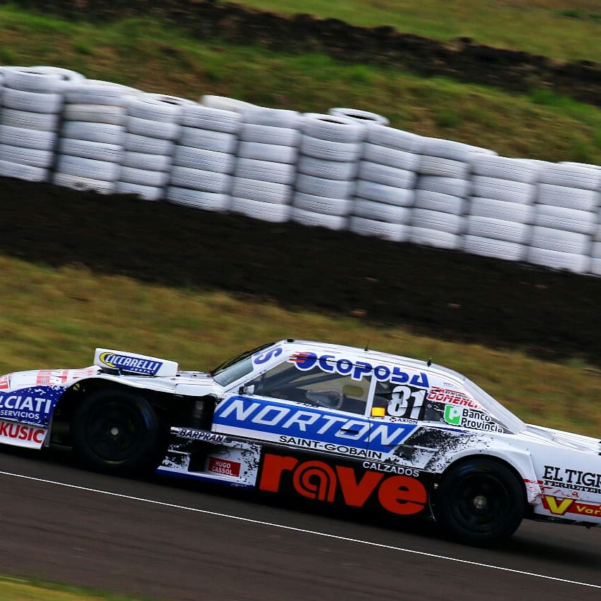 CalzadosRave's tweet photo. #Rave en el Turismo Carretera de la @actcargentina
#Rave, Sponsor Oficial de Fede Perez y la #Dogde81
¡Vamos Correcaminos de Junín, vamos x mejor, hasta recuperar la sonrisa!
🏁🏁 
#tc #tcenconcepcion
#dodge #carreras #velocidad #pasion #actc 
📷 Muchas gracias @BernaBosco 👏👏👏 https://t.co/zp1crhN7LS