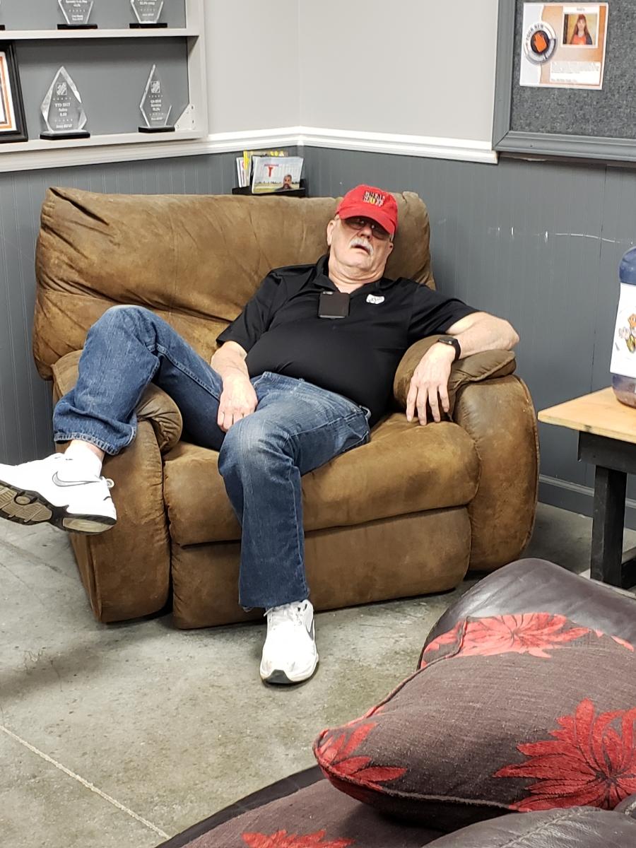 DetzlerSteve's tweet photo. CHET GETTING IN PRACTICE FOR RETIREMENT,  HE RETIRES  TODAY , BEST WISHES CHESTER https://t.co/oVO3LccTAE