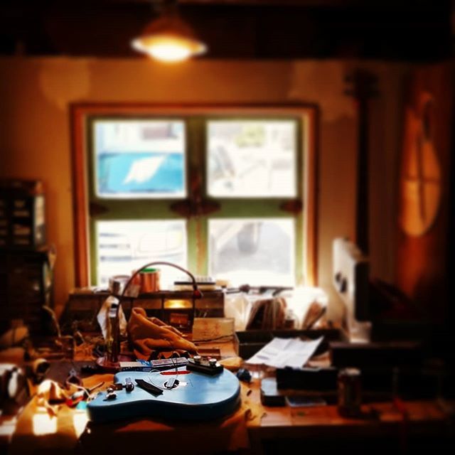 electric_trees's tweet photo. Current state of shop and mind.

#electrictrees #bostonma #melrosema #guitar #electricguitar #inprogress #fromscratch #eventhewindow #andthewall 
#workshop #woodshop #mess #build https://t.co/XxQXSumGdy