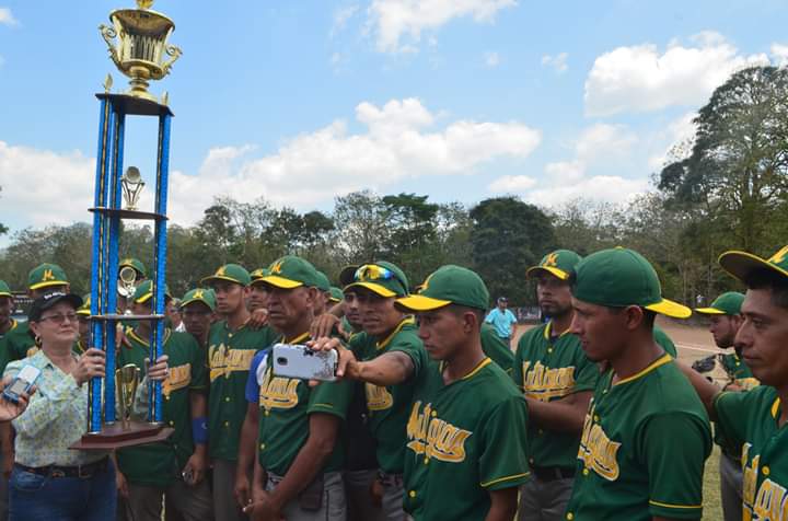 WaslalaF's tweet photo. Lo que se vivio la tarde de ayer Domingo en la final el Campeonato Campesino de Béisbol Departamental en el Estadio Jesús Zeledón del Municipio de #waslala Coronándose Campeón el municipio de Matiguas
@joevargasch 
@Jupresidente 
@MDAA_Nacional 
@SiempreEnTrinch 
@nic_melcocha https://t.co/JLshuwHBHh