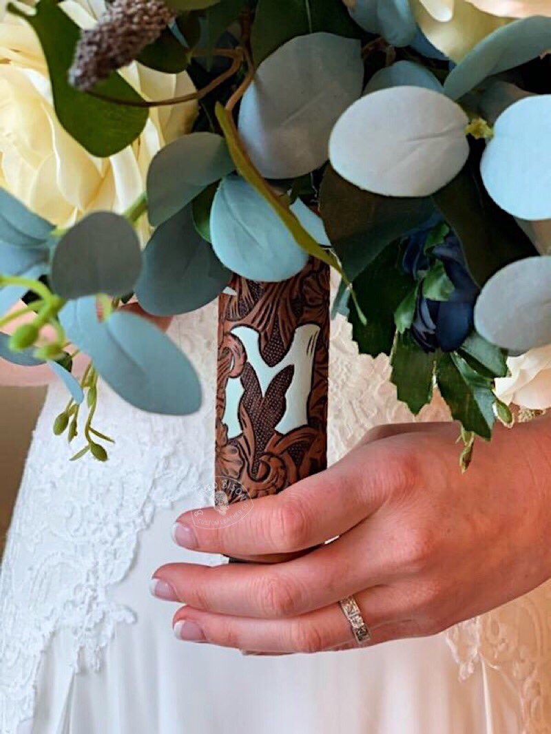BluEyedBison's tweet photo. 🤵👰 https://t.co/l5KAItkCVw