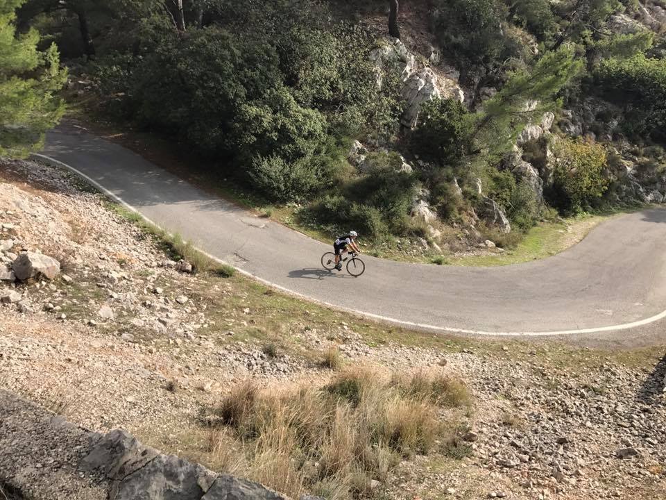 antonyblake9's tweet photo. The corkscrew 10, 10 Hairpins, 1 km. Saved @seanyatescoach to keep the yellow jersey from Sean Kelly. What Climb ?
 #travel #france #bike #cyclinglife #cyclist #roadbike #bikingtour #climboftheweek  #mountains #cycling #reillycycleworks #stubbleandsteel #bikelife #mountainroad https://t.co/mT1nQ2b2hf