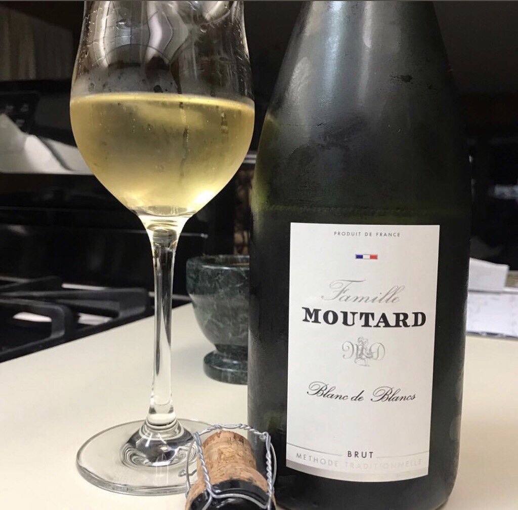 SOIFde's tweet photo. The unicorn of sparkling wines: @famillemoutard Blanc de Blancs : great #value, high #quality (de-li-cious), #sustainably farmed, &amp; #French. 🦄🍾

#SOIFde #drinkfrench #happymonday #magical #bubbles https://t.co/fKrg25OHmh