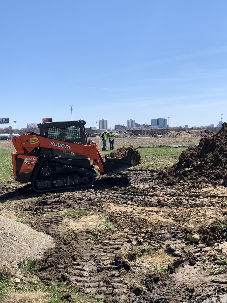 DeweyMann309's tweet photo. Beautiful day for #equipmentoperation at #Waterman Ag and Natural Resource Laboratory. #handson #operation #crosstrain #management #jobs #safetyfirst #ASM3360 #mymajorscooler @OhioStateFABE @CFAES_OSU @KubotaTractor @ColumbusEquip https://t.co/H2RXqGKsIb