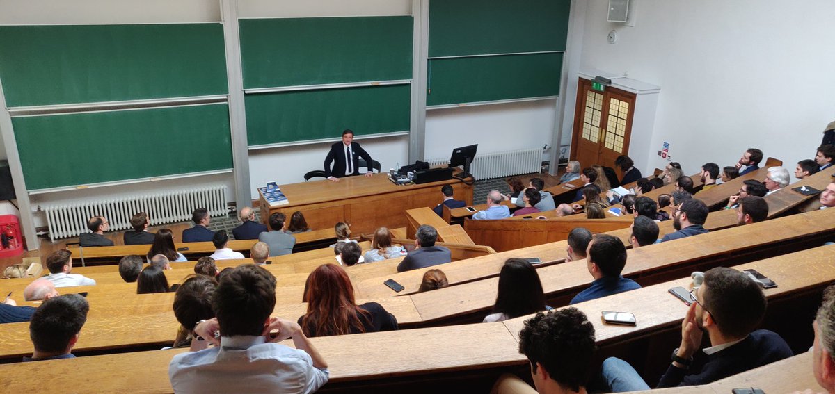 "Negli ultimi 30 anni il progresso ha viaggiato a 300km/h, mentre la società ha viaggiato a 50km/h" - <a href="/CarloCalenda/">Carlo Calenda</a>