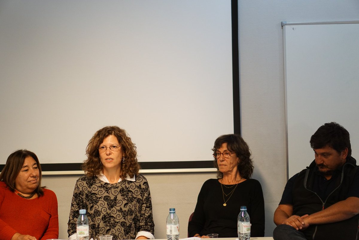 intercambiosAC's tweet photo. #BuenLunes compartimos una reseña de lo que Débora Kantor, Damián Fernández Courel y una de las autoras, Paula Goltzman, expusieron en la presentación de #IdeasPoderosas Producción de #salud y cuidado en el uso de drogas con #adolescentes https://t.co/9SyZLHwU6N https://t.co/EPoaZ5V45p