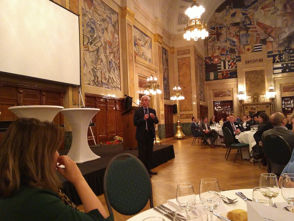 Sir Ronald Cohen legt bij #5jaarsibs uit dat het gaat om het optimaliseren  van risk-return-impact...!