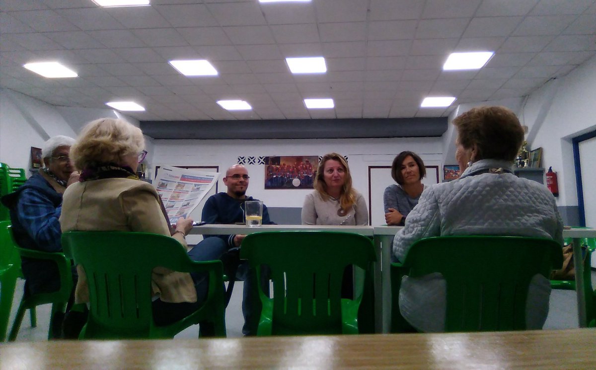 sisepuede_dh's tweet photo. @sisepuede_dh ahora reunidas con la A.V. Antonio Machado en su ronda de contactos con los agentes sociales de Dos Hermanas.

El objetivo que los vecinos y vecinas sean partícipes de la construcción de este proyecto.

#Programa #EleccionesMunicipales2019
#Participacion https://t.co/5XRDMAMD85