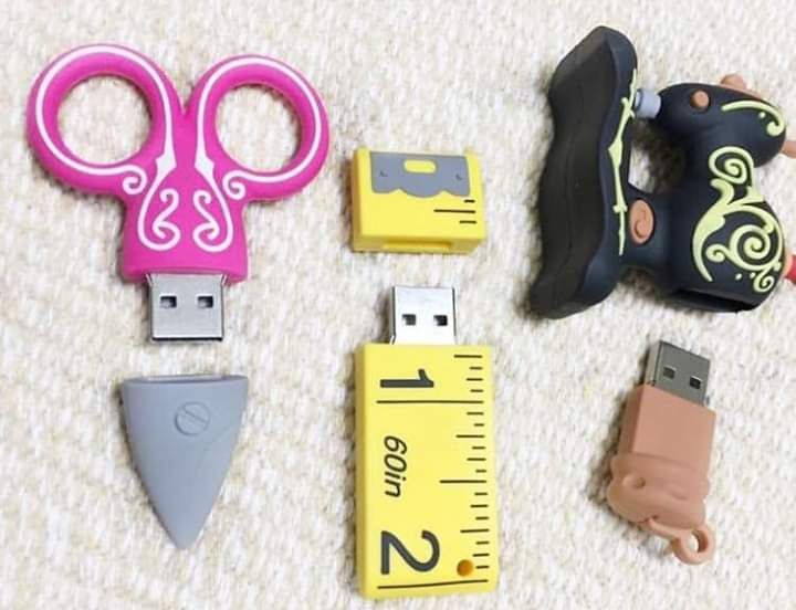 StephanieV735's tweet photo. Las USB que todo diseñador quisiera tener ♥️ https://t.co/VpuM4CItNc