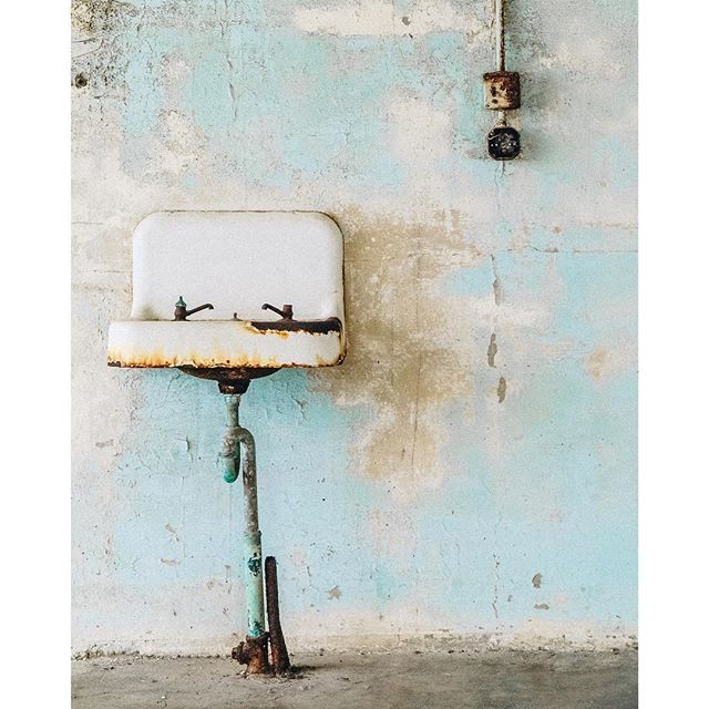 toddmacdfilm's tweet photo. Everything but the kitchen sink…
.
.
.
#sanfrancisco #pixsoulmag #toskamag #optionmag #peacewow #palepalmcollection #broadmag #observationmag #theheavycollective #octobermgazine #unspokenzine #thevisualvoices #thisplacezine #realismag #dinermag #five… https://t.co/Gjlccu8HFJ https://t.co/Vw2y3eOelD