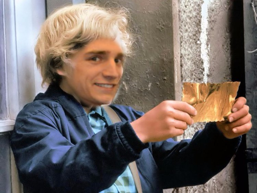 OUWrtCtr's tweet photo. Charlie found the Golden Ticket! Off to the Writing Center! #AprilFools #OUWC https://t.co/AYDfrNNn7Y
