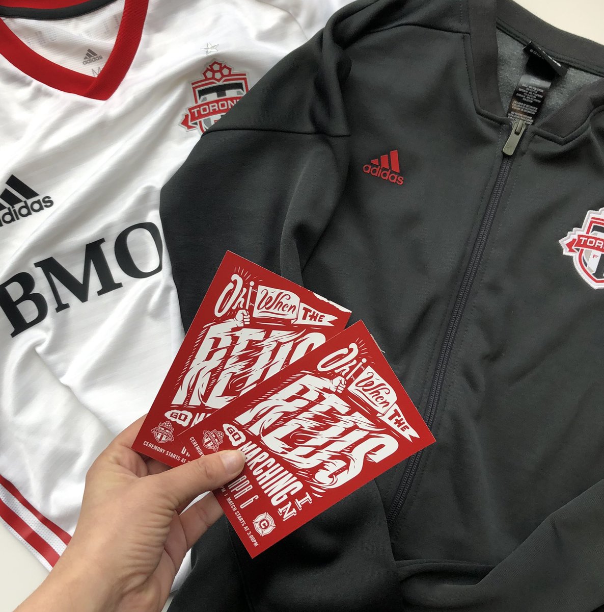 🚨GIVEAWAY! 🚨
Win a pair of tickets to Saturday’s game and @adidasCA x @torontofc match day merch. 
To enter:
1. Follow us @RealSports+ <a href="/realsports/">RS (Real Sports)</a>to 
2. Tag the another @torontofc fan
RT for an additional entry, good luck!
-
Winner will be contacted directly 04/04.